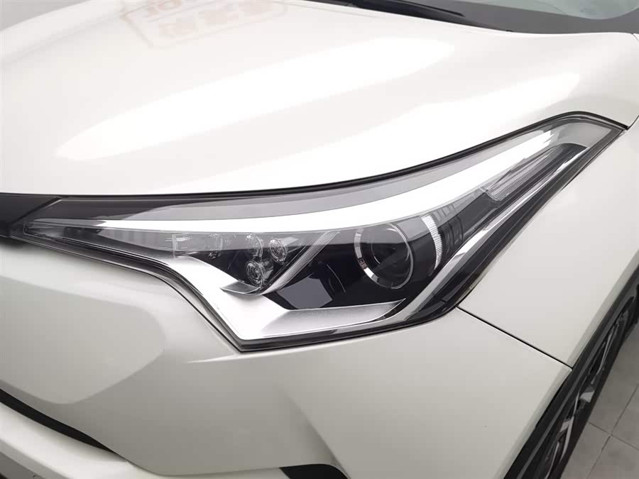 Toyota C-HR 2019 immagine di auto #8