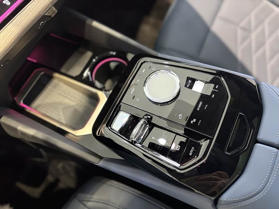BMW 5 Series 2024 car image #8