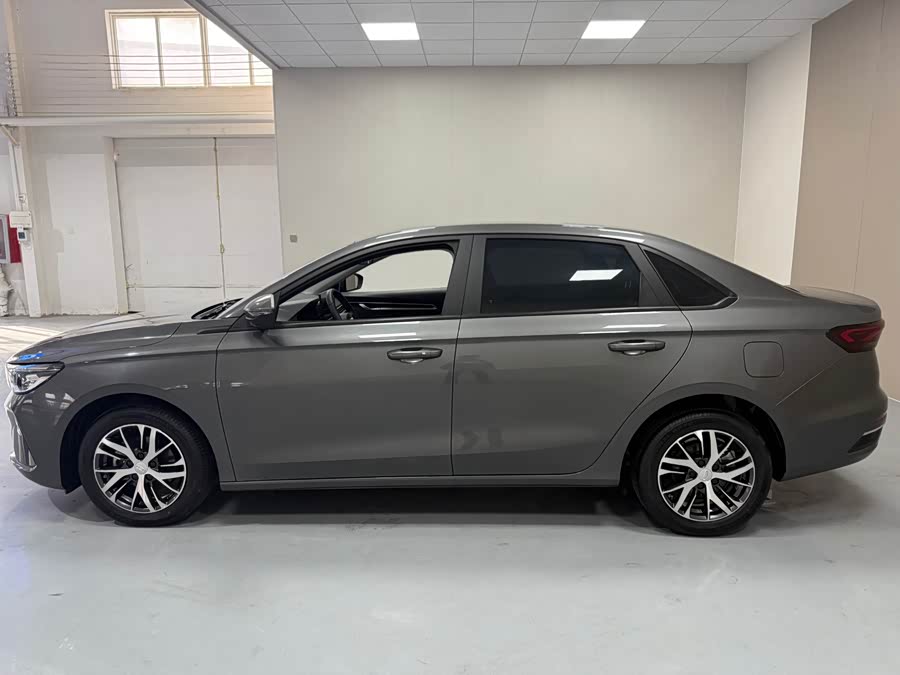 GEELY Emgrand 2024 car image #8