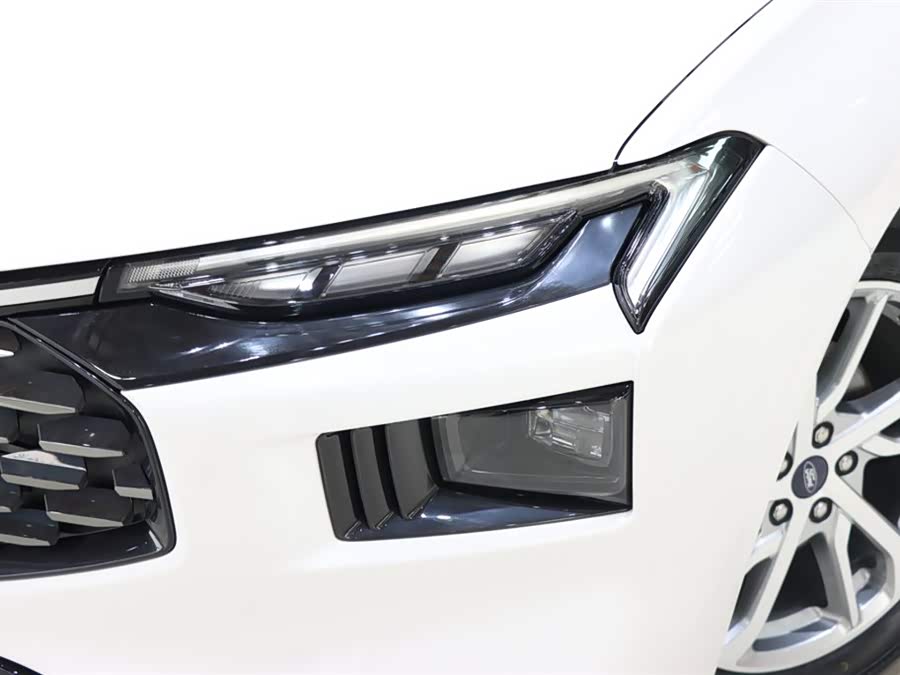 Ford Mondeo 2022 car image #8