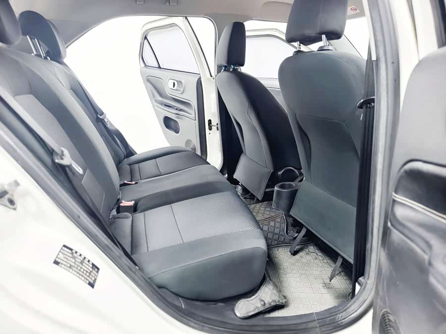 MG 3 2013 car image #8