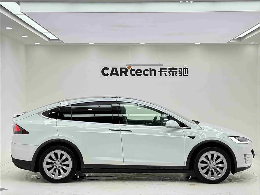 Tesla Model X 2018 #8 Tesla Model X 2018 car image #8