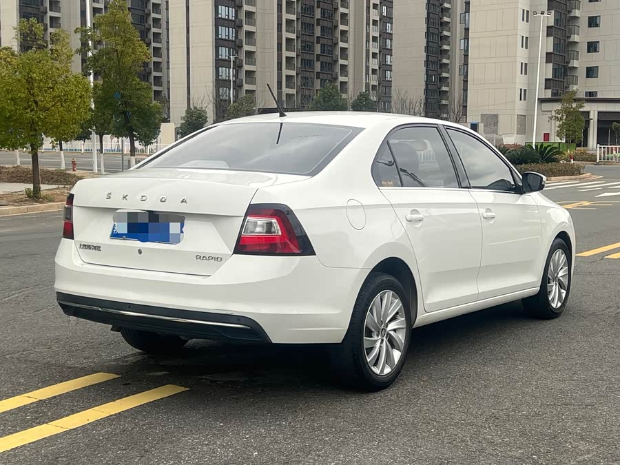 Skoda Rapid 2019 car image #8