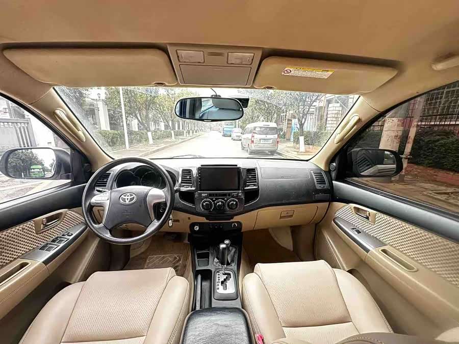 Toyota Fortuner 2018 immagine di auto #8