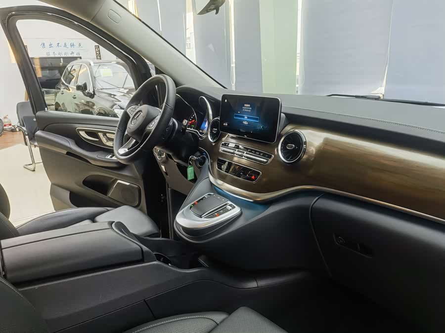 Mercedes-Benz V Class 2024 #8 Mercedes-Benz V Class 2024 car image #8