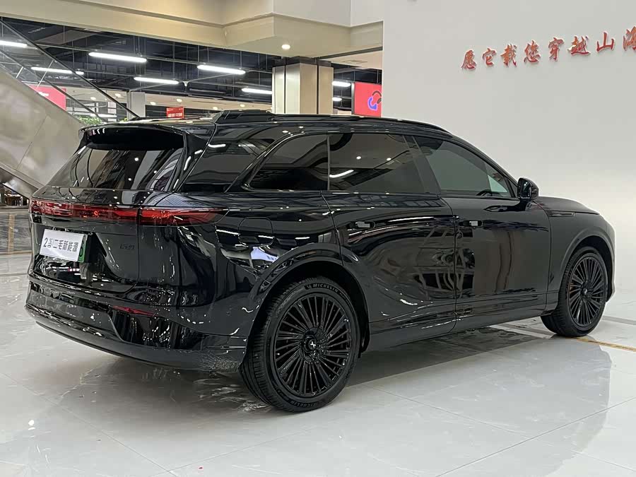 Xpeng G9 2025 car image #8