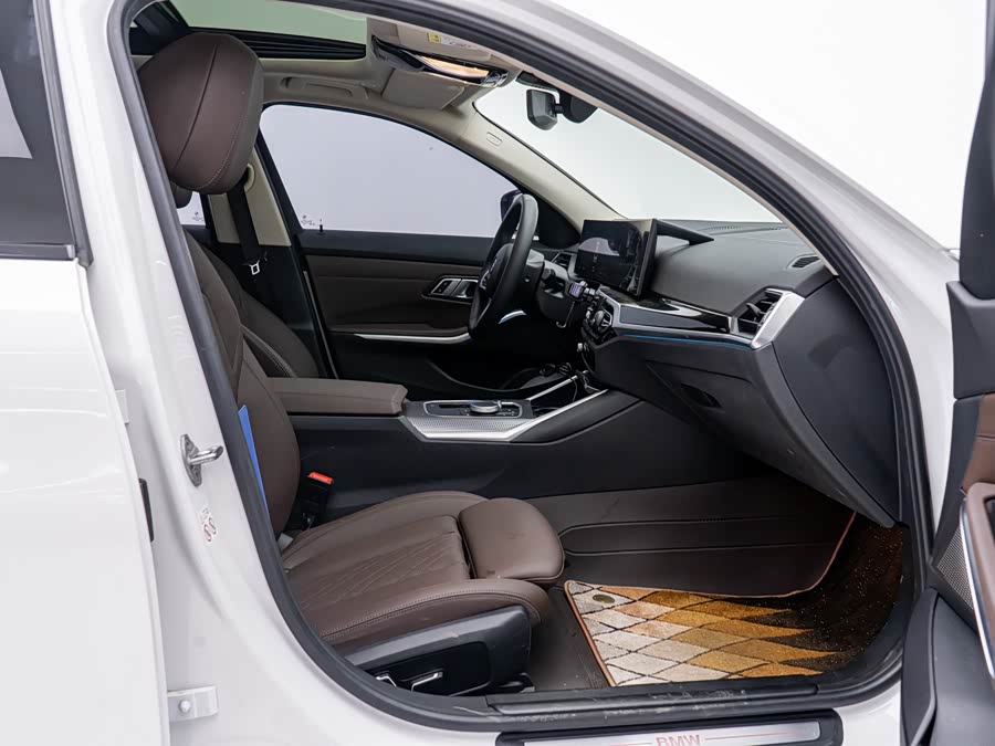BMW i3 2024 car image #8