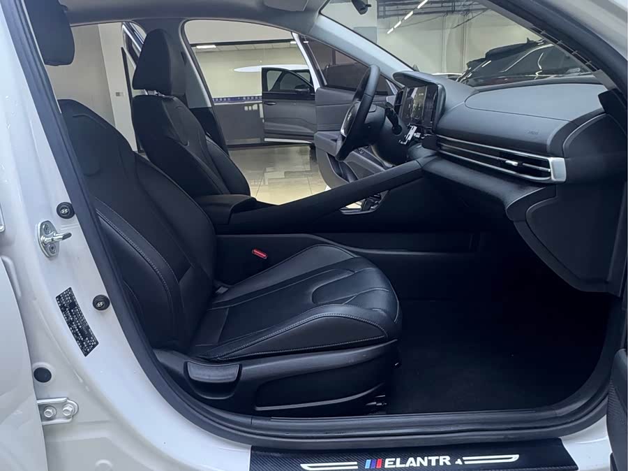 Hyundai Elantra 2022 car image #8