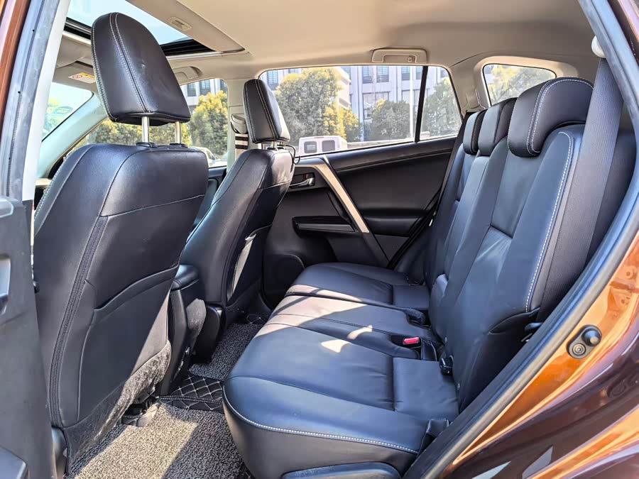 Toyota RAV4 2017 car image #8