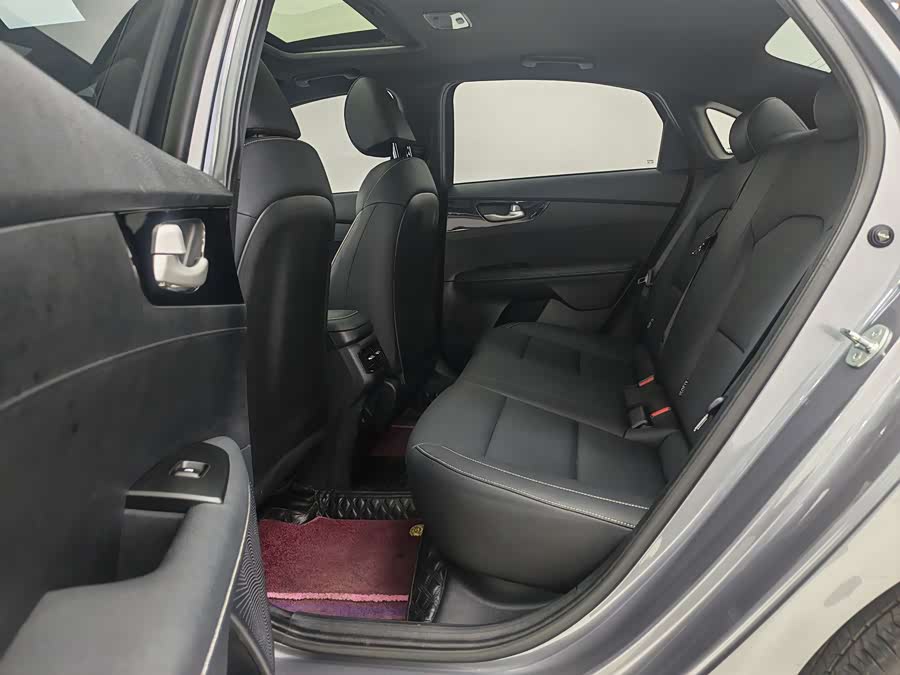 Kia K3 2023 car image #8
