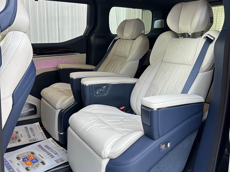 Zeekr 009 2025 car image #8