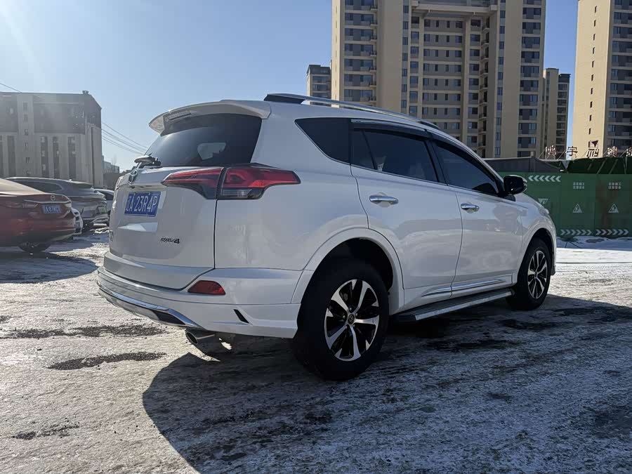 Toyota RAV4 2018 car image #8