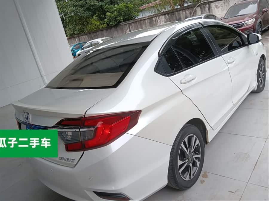 Honda Greiz 2017 #8 Honda Greiz 2017 car image #8