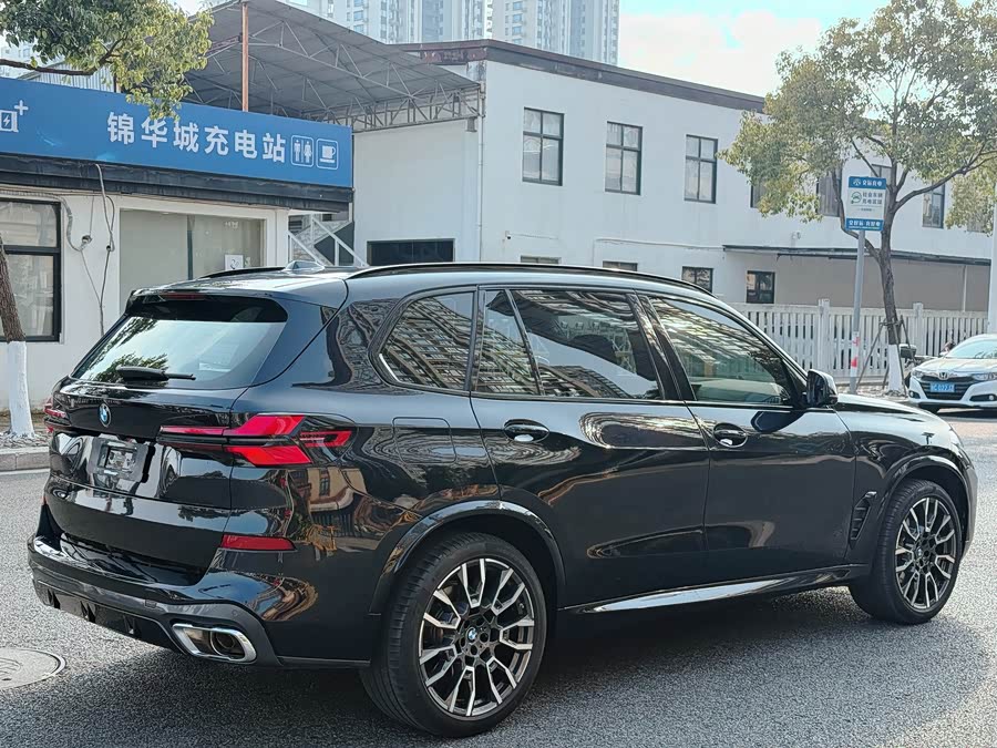 BMW X5 2024 car image #8