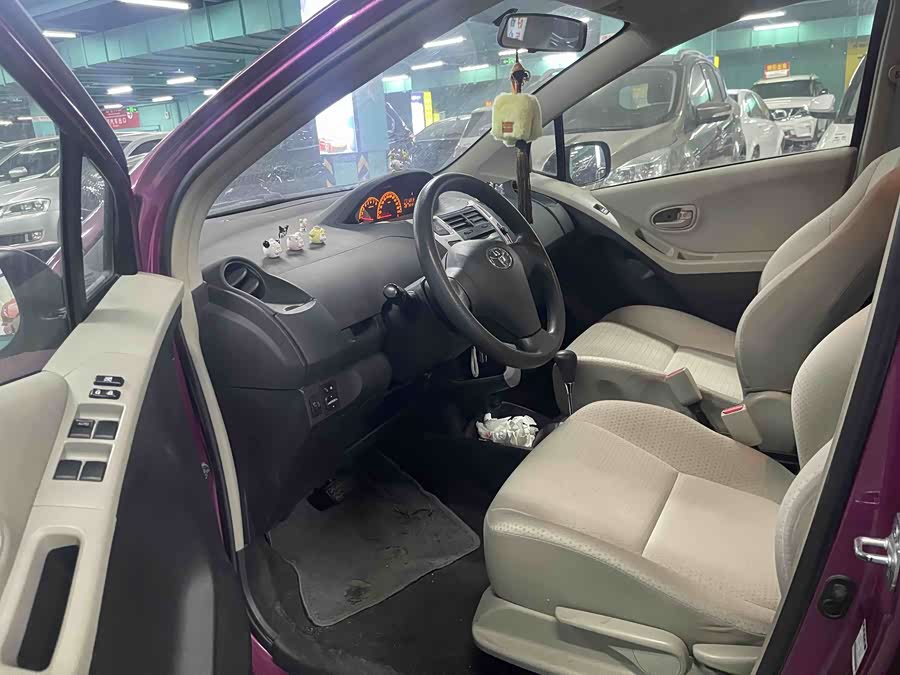 Toyota Yaris 2011 imagen de coche #8