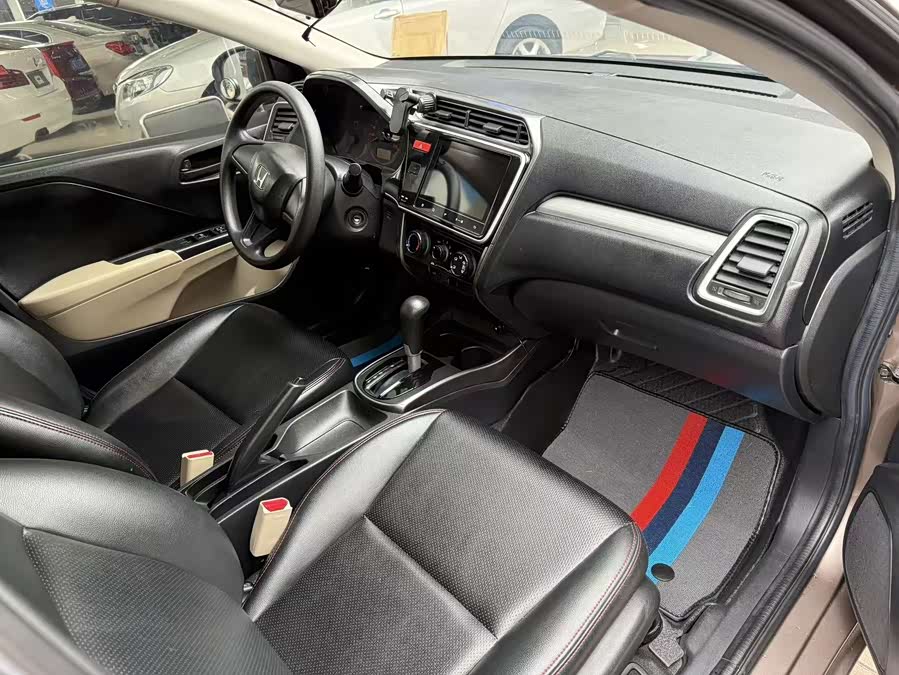 Honda Greiz 2018 #8 Honda Greiz 2018 صورة سيارة #8