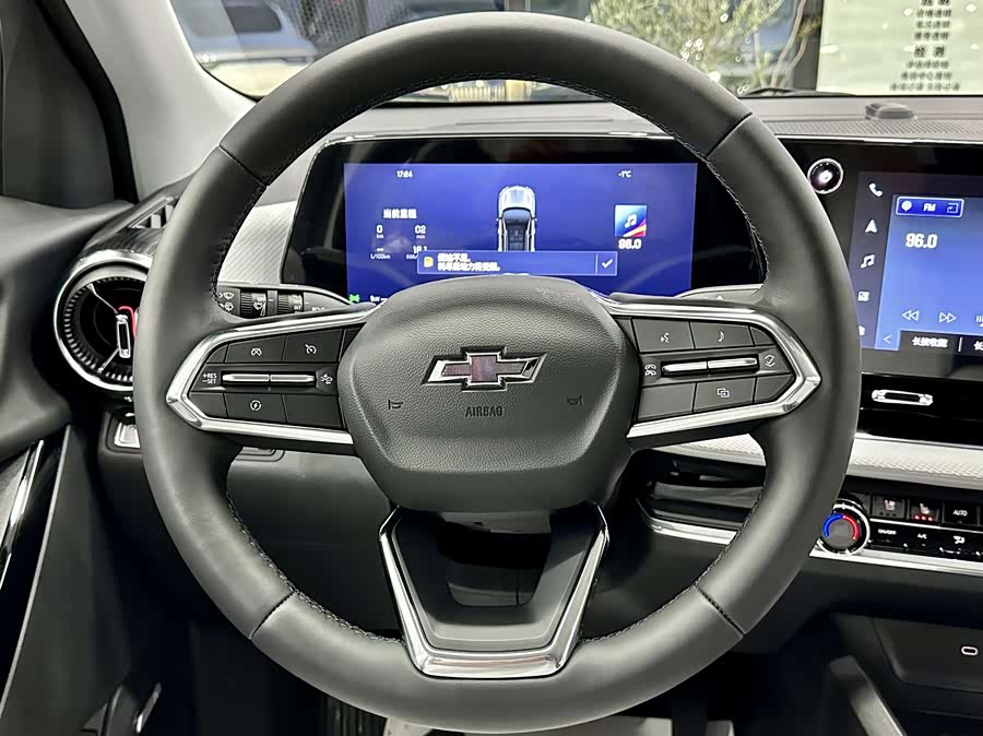 Chevrolet Equinox Plus 2025 car image #8