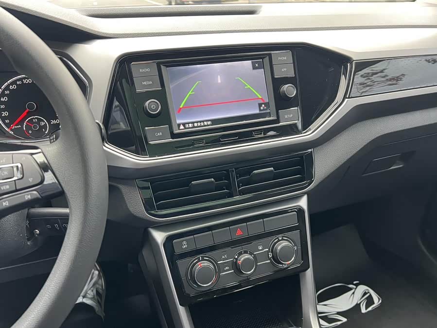 Volkswagen T-Cross 2019 #8 Volkswagen T-Cross 2019 car image #8