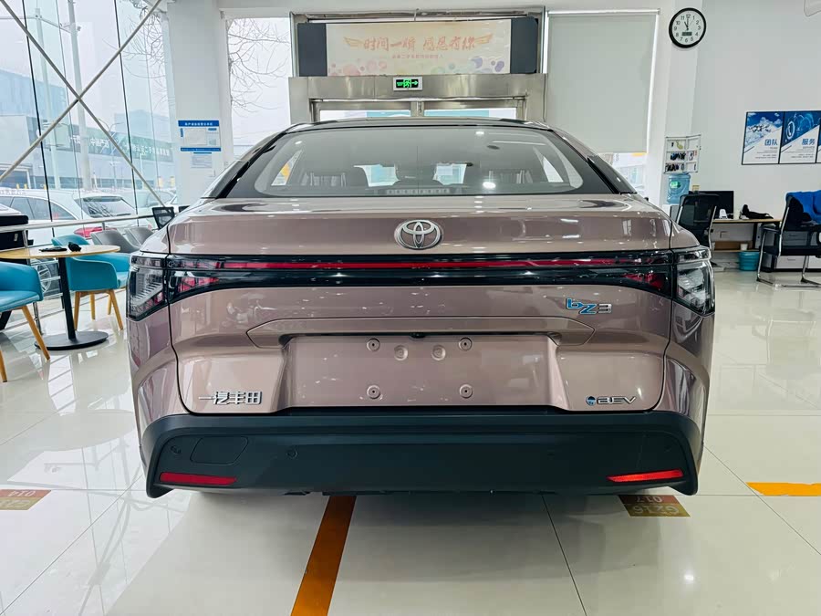 Toyota bZ3 2023 صورة سيارة #8