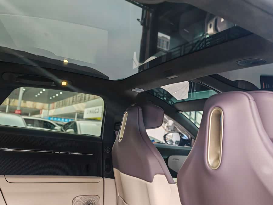 Avatr 12 2024 car image #8