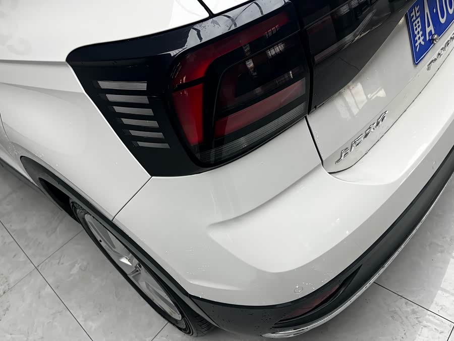 Volkswagen T-Cross 2021 car image #8