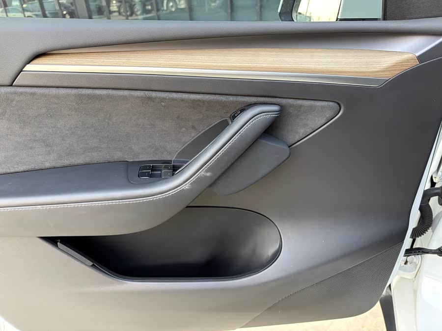 Tesla Model Y 2023 #8 Tesla Model Y 2023 car image #8