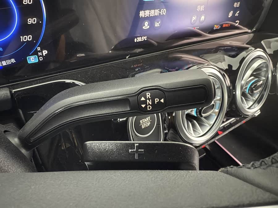 Mercedes-Benz EQA Class 2025 immagine di auto #8