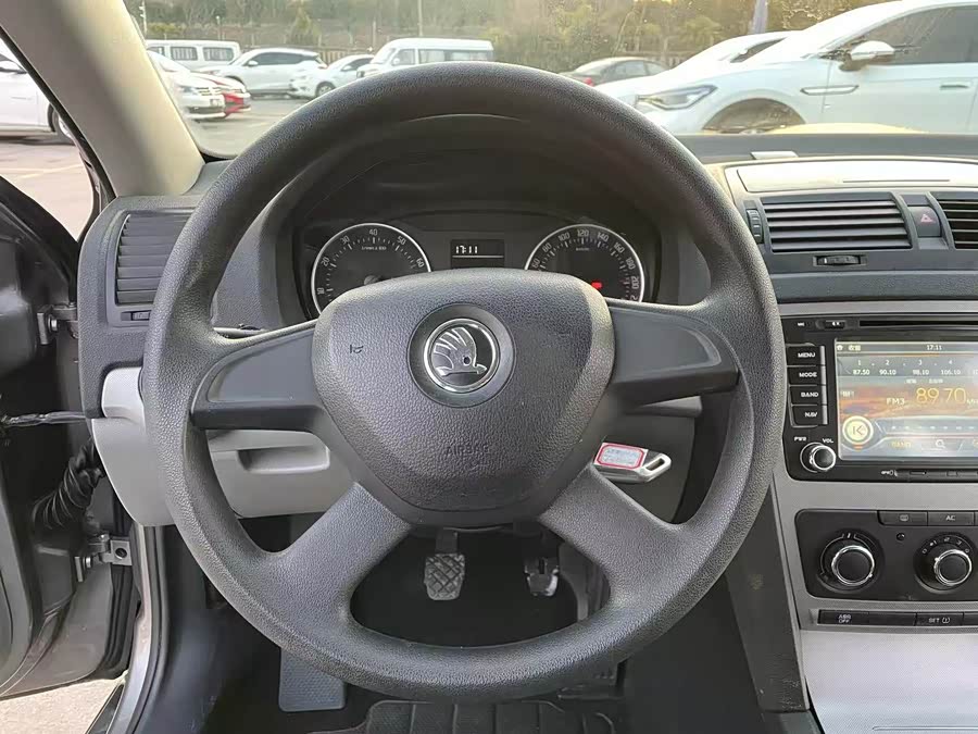 Skoda Octavia 2014 car image #8