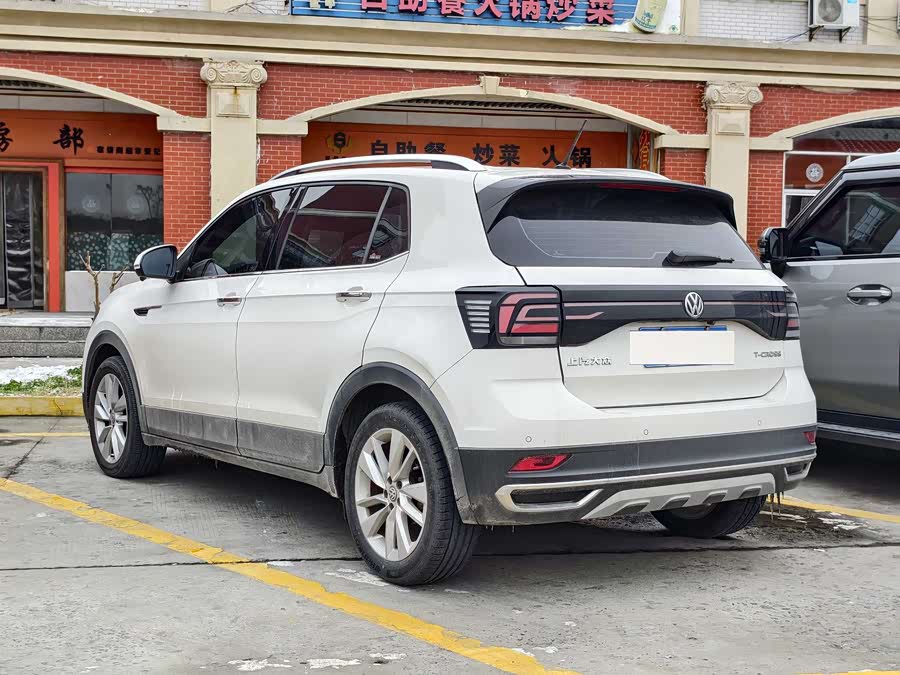 Volkswagen T-Cross 2020 #8 Volkswagen T-Cross 2020 car image #8
