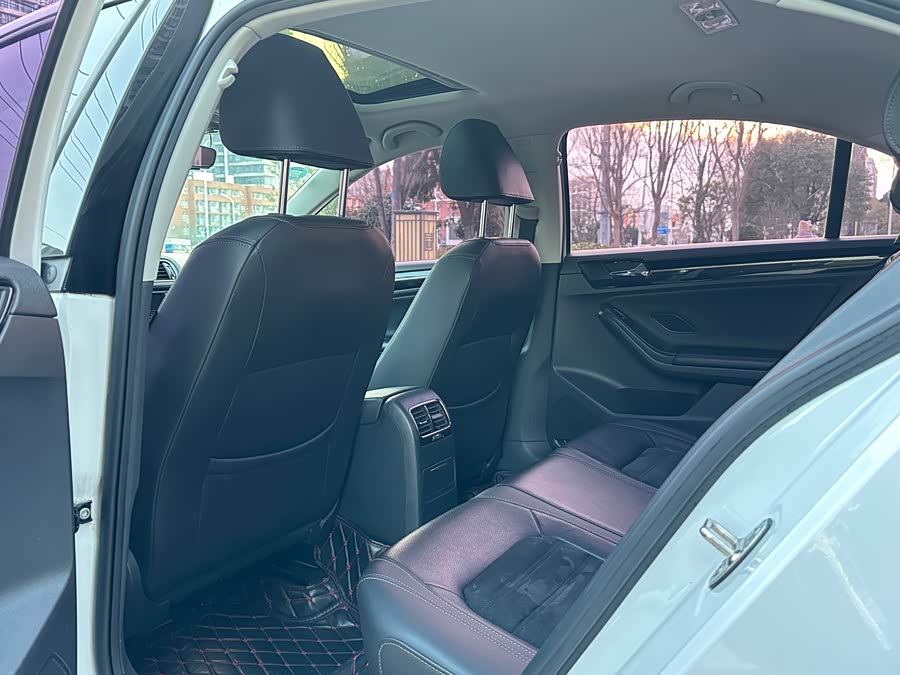 Volkswagen Sagitar 2018 immagine di auto #8