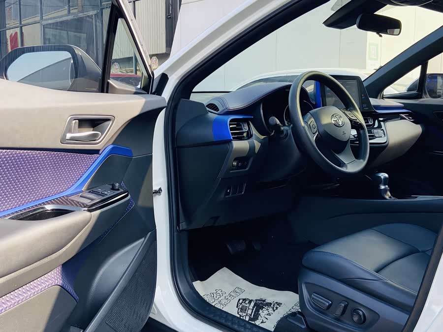 Toyota C-HR 2021 immagine di auto #8