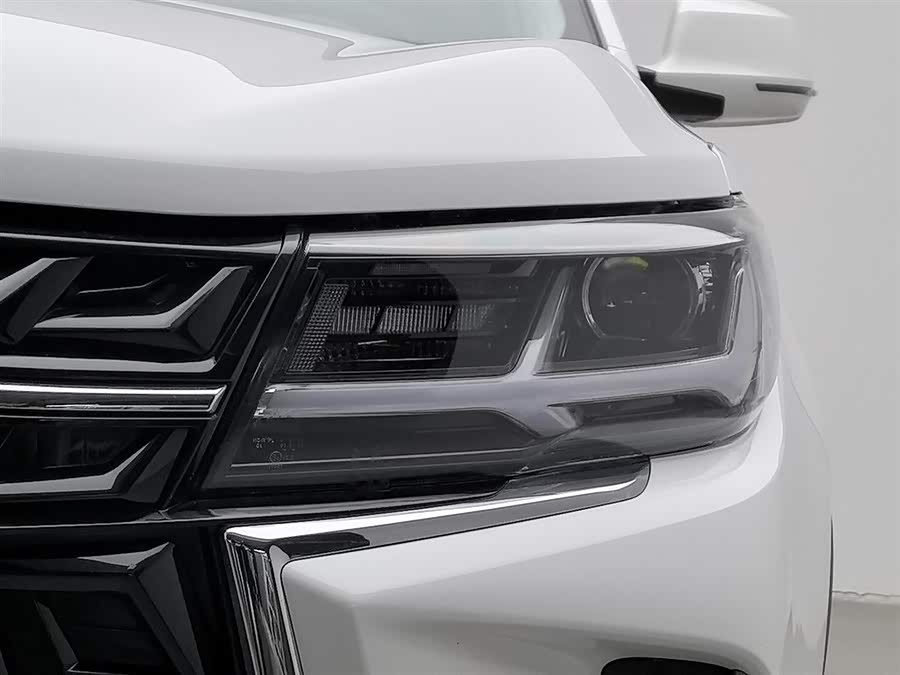 Forthing T5 2024 immagine di auto #8