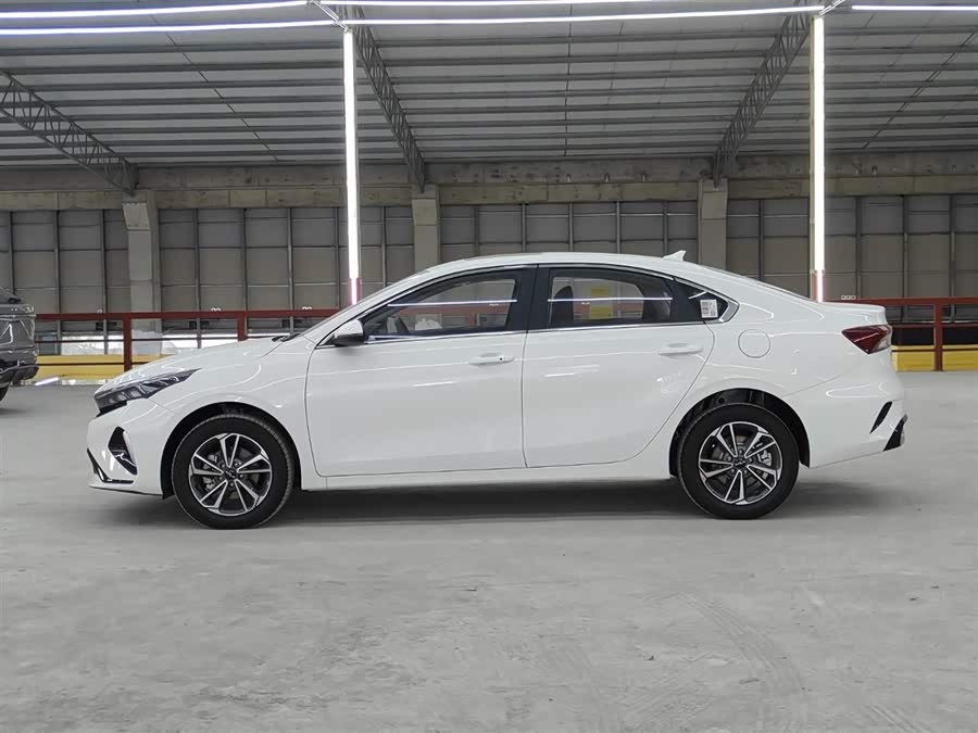 Kia K3 car image #8