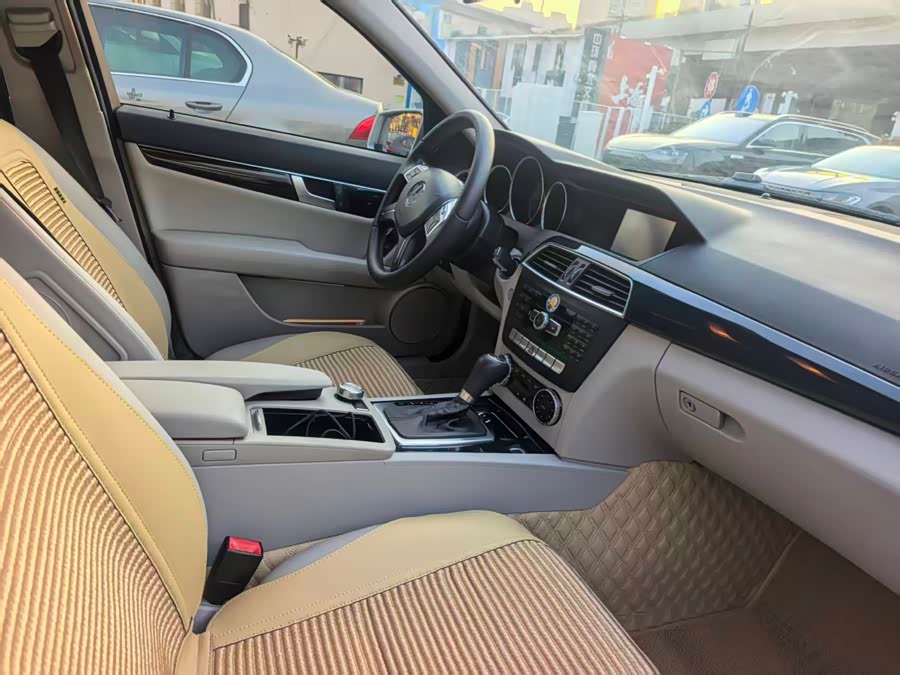 Mercedes-Benz C Class 2014 car image #8