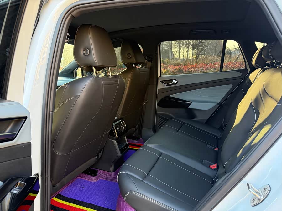 Volkswagen ID.4 X 2023 car image #8