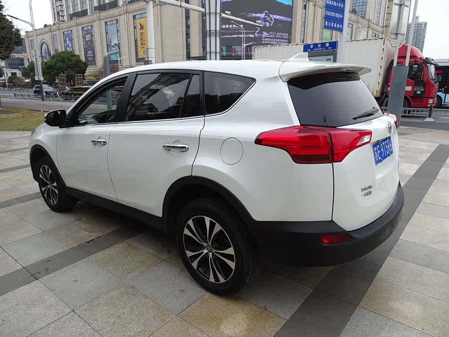 Toyota RAV4 2015 car image #8