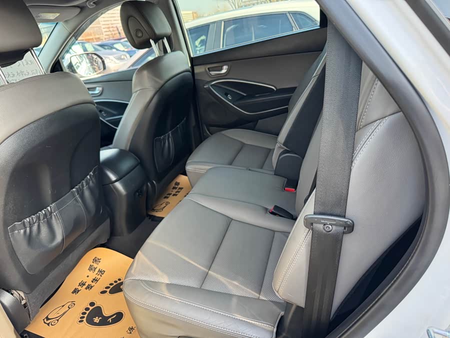 Hyundai Grand Santa Fe 2015 car image #8