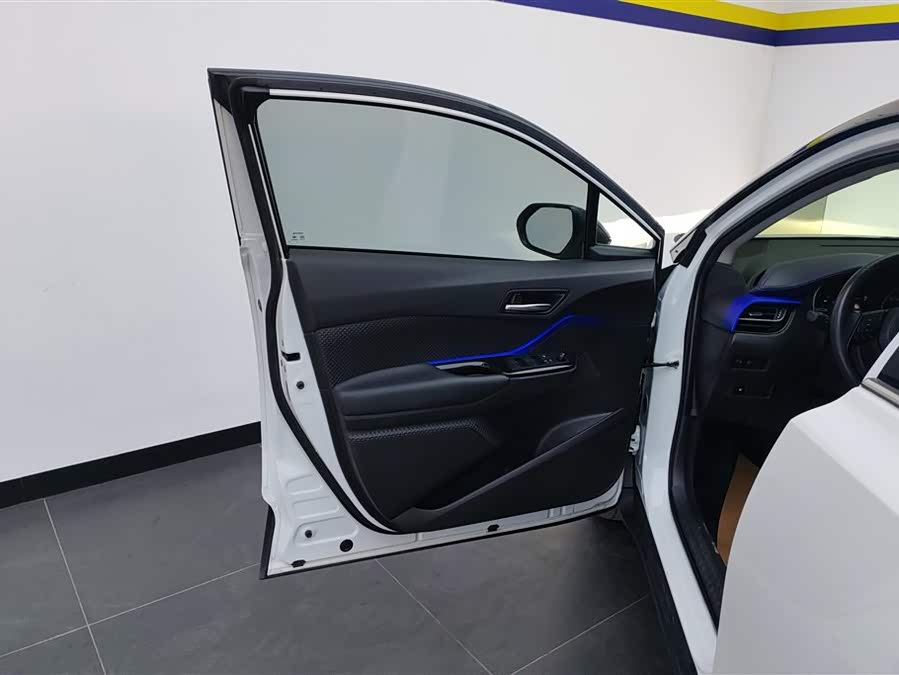 Toyota C-HR 2021 immagine di auto #8