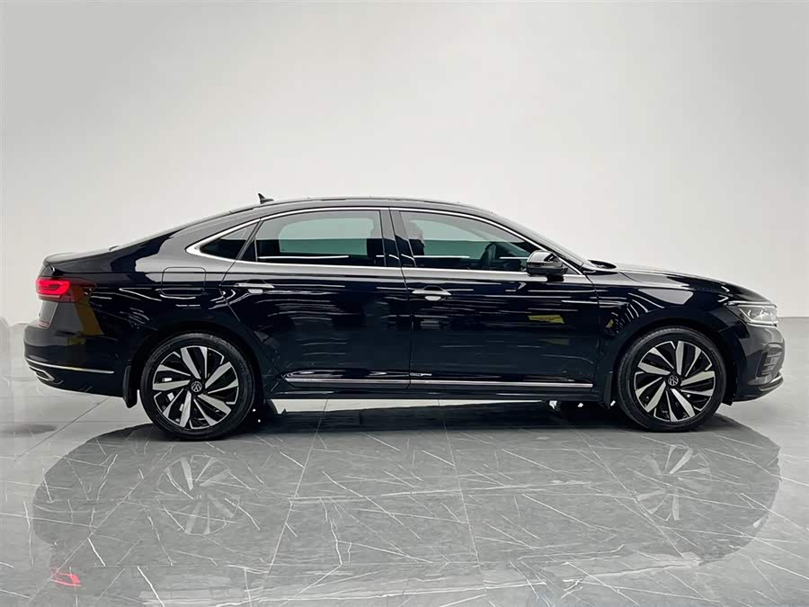 Volkswagen Passat 2023 car image #8