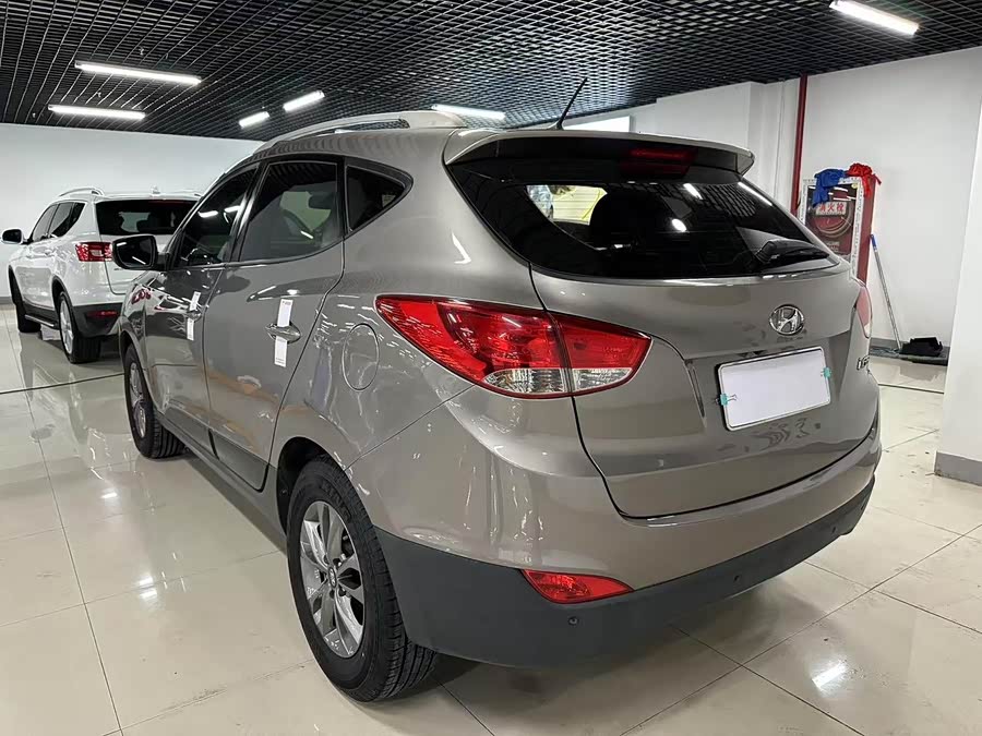 Hyundai ix35 2015 car image #8