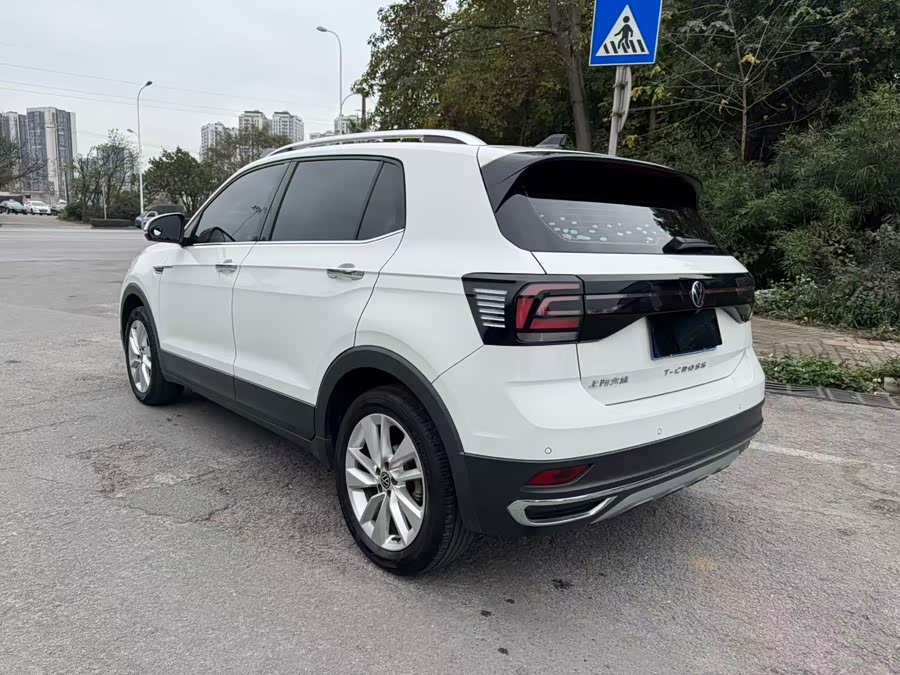 Volkswagen T-Cross 2021 car image #8