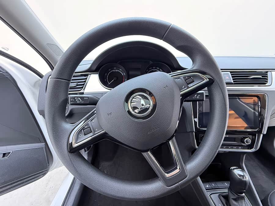 Skoda Rapid 2022 car image #8