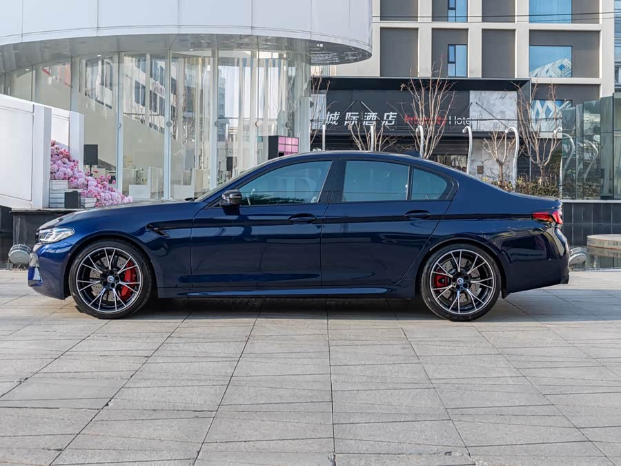 BMW M5 2023 изображение автомобиля #8