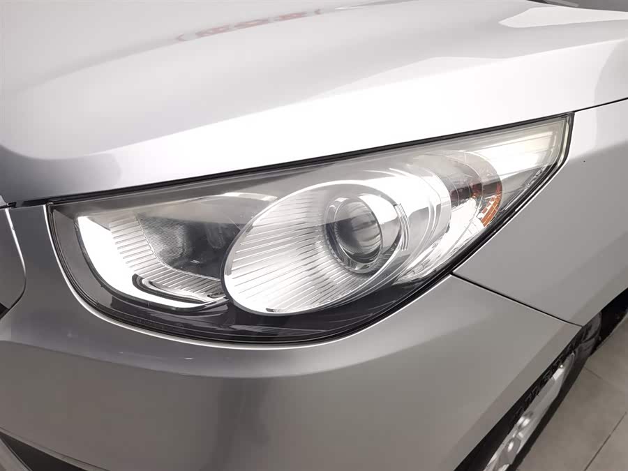 Hyundai ix35 2012 car image #8