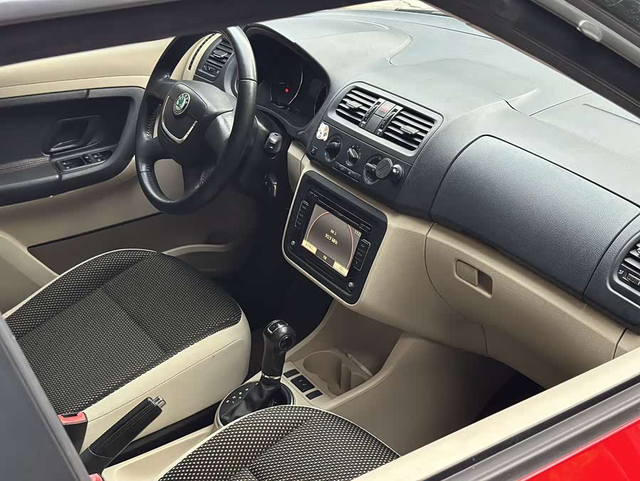 Skoda Fabia 2017 image de voiture #8