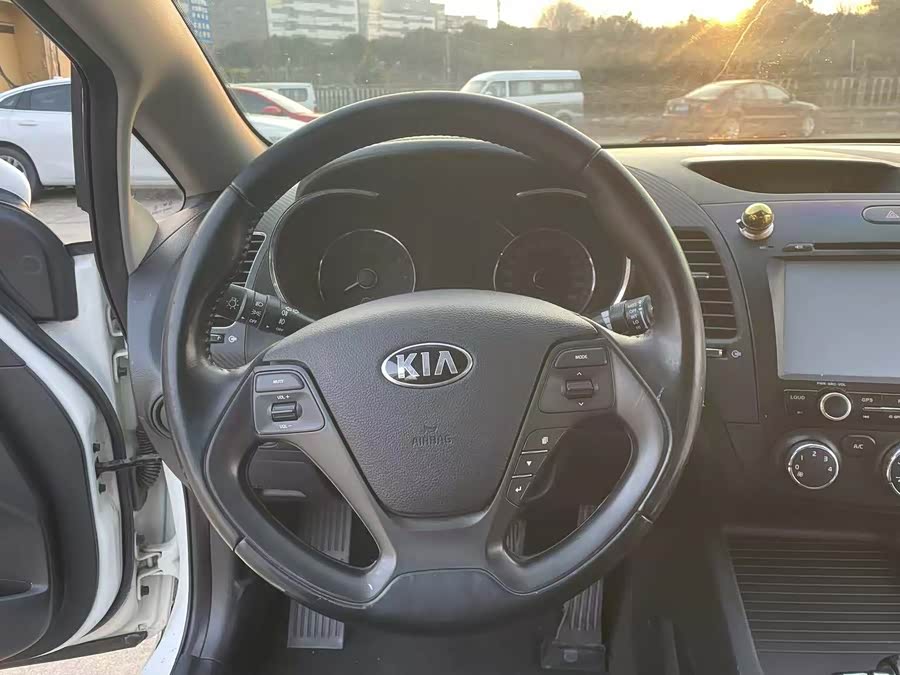 Kia K3 2013 car image #8