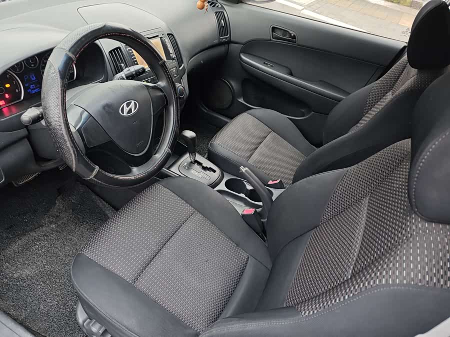 Hyundai i30 2010 car image #8