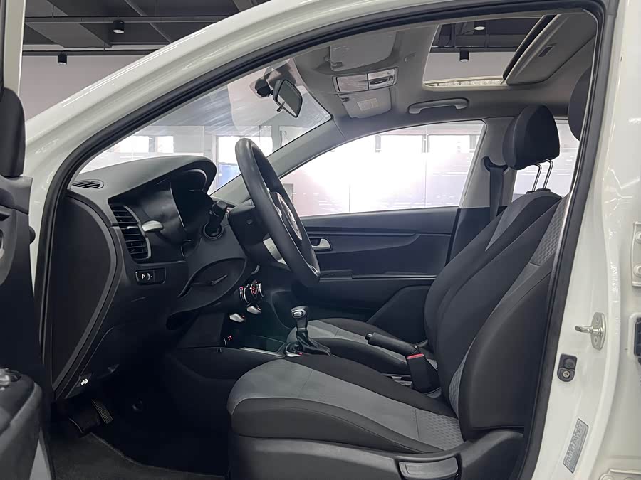 Kia 2017 car image #8