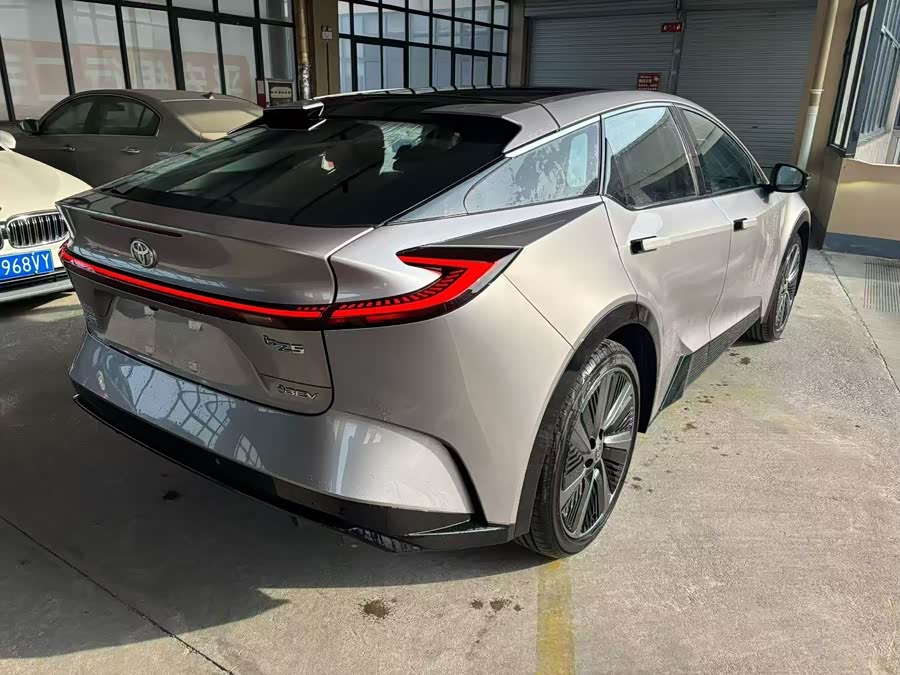 Toyota bZ5 2025 car image #8