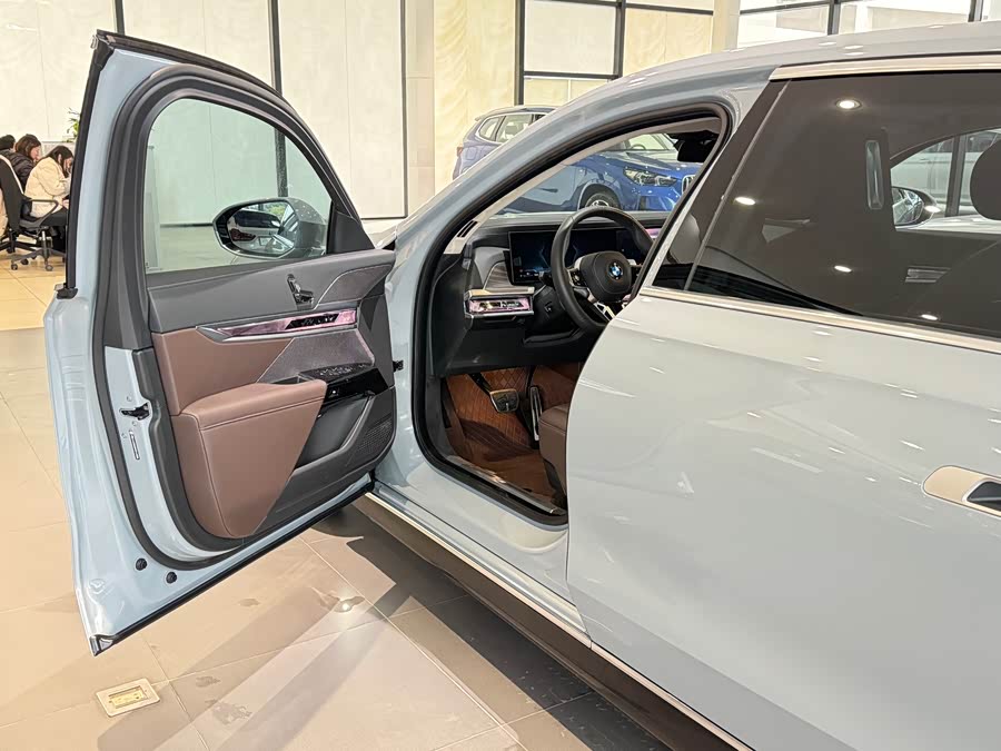 BMW 7 Series 2024 car image #8